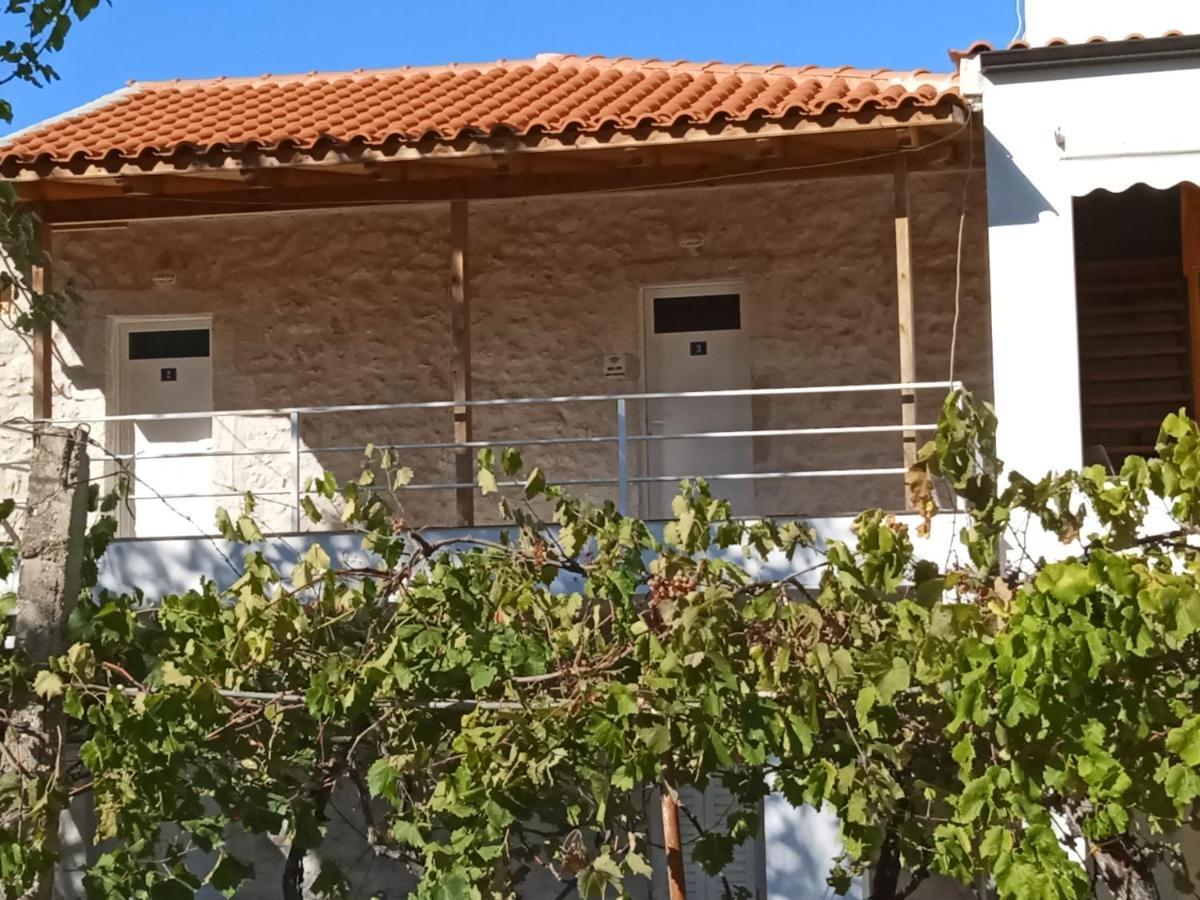 Tolis Rooms Himare Exterior photo