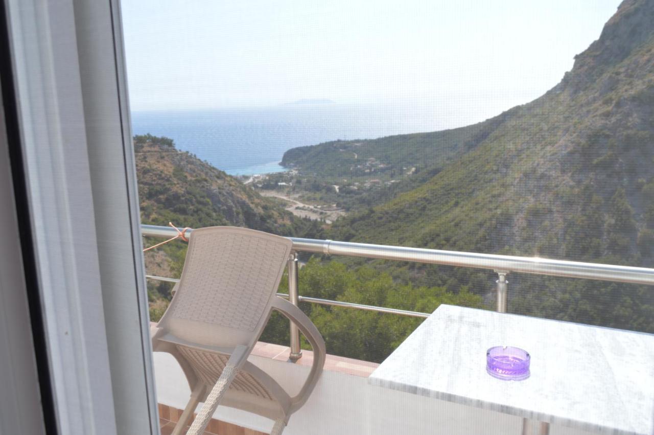 Tolis Rooms Himare Exterior photo