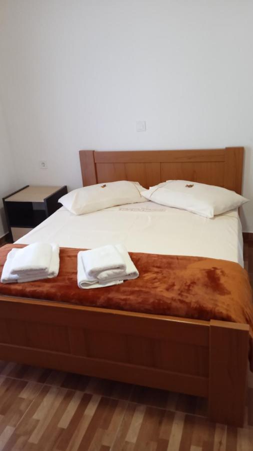 Tolis Rooms Himare Exterior photo