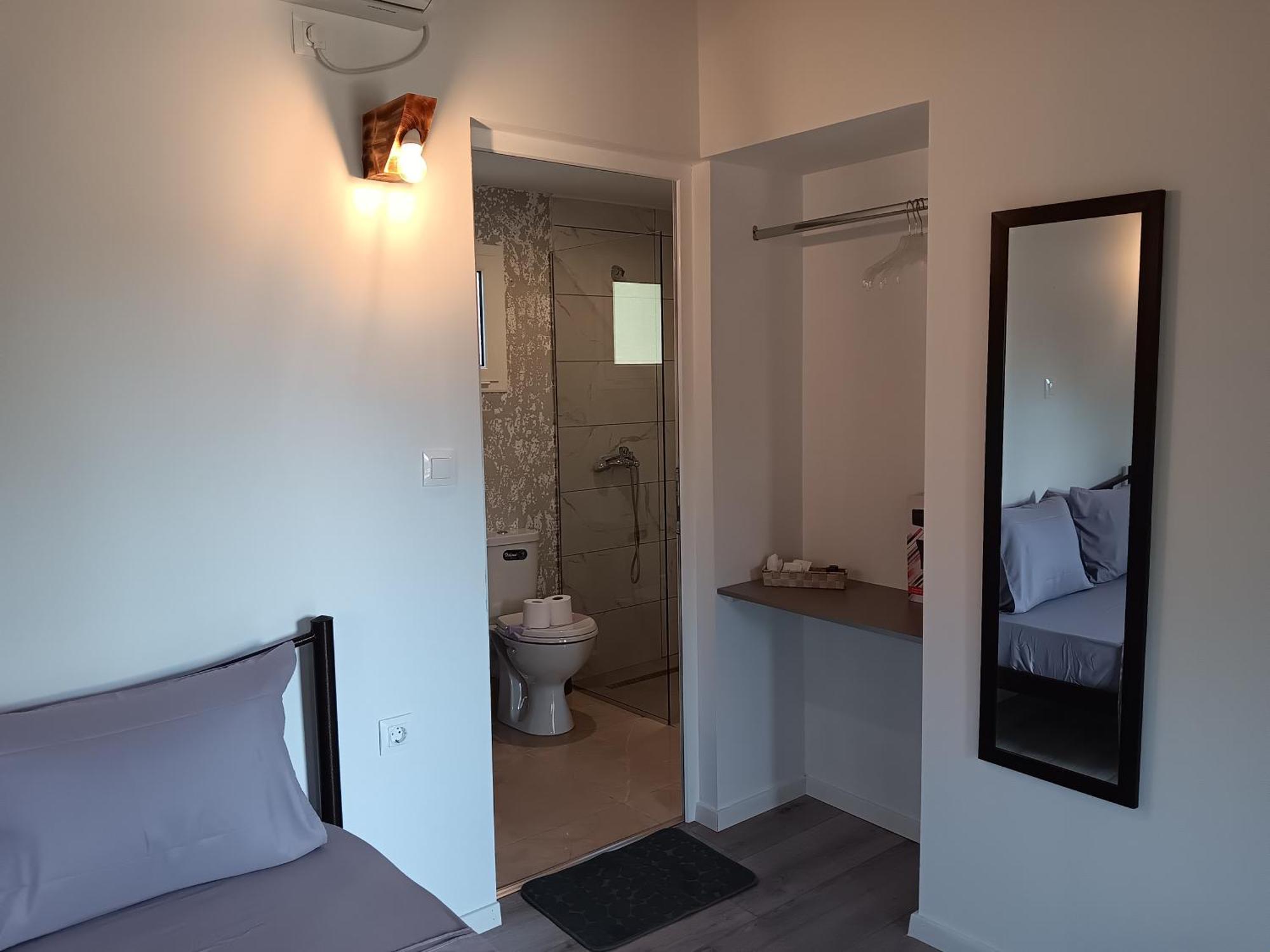 Tolis Rooms Himare Exterior photo