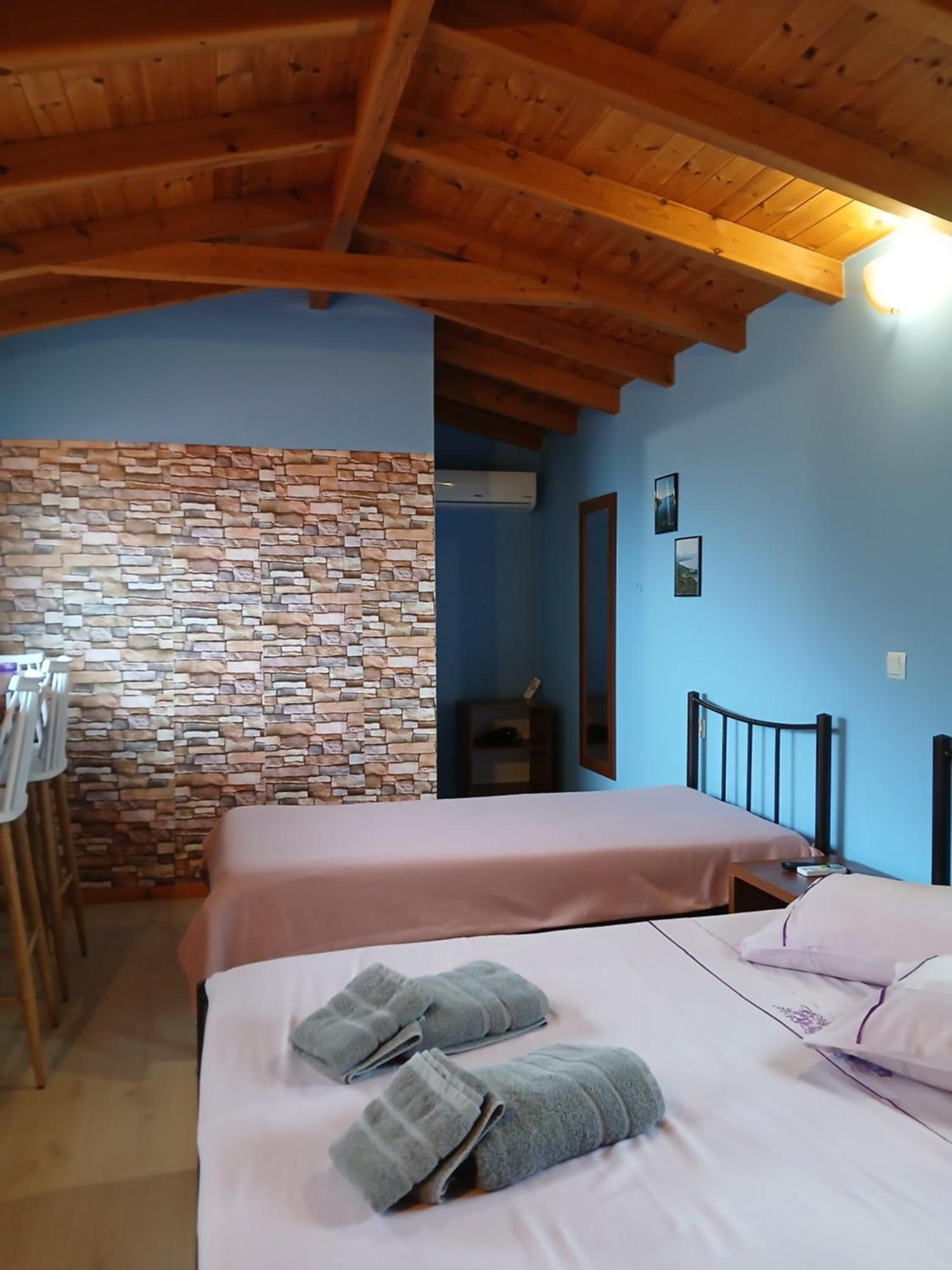 Tolis Rooms Himare Exterior photo