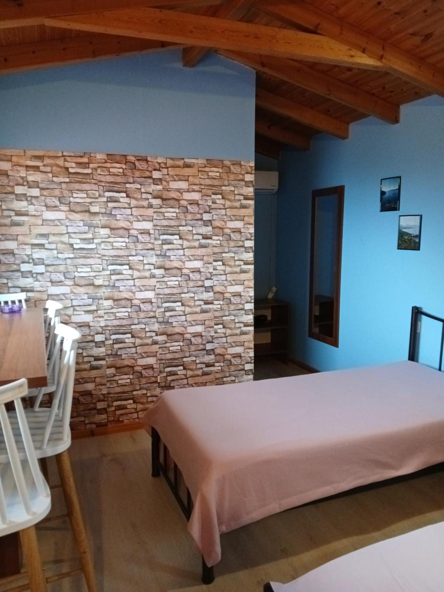 Tolis Rooms Himare Exterior photo