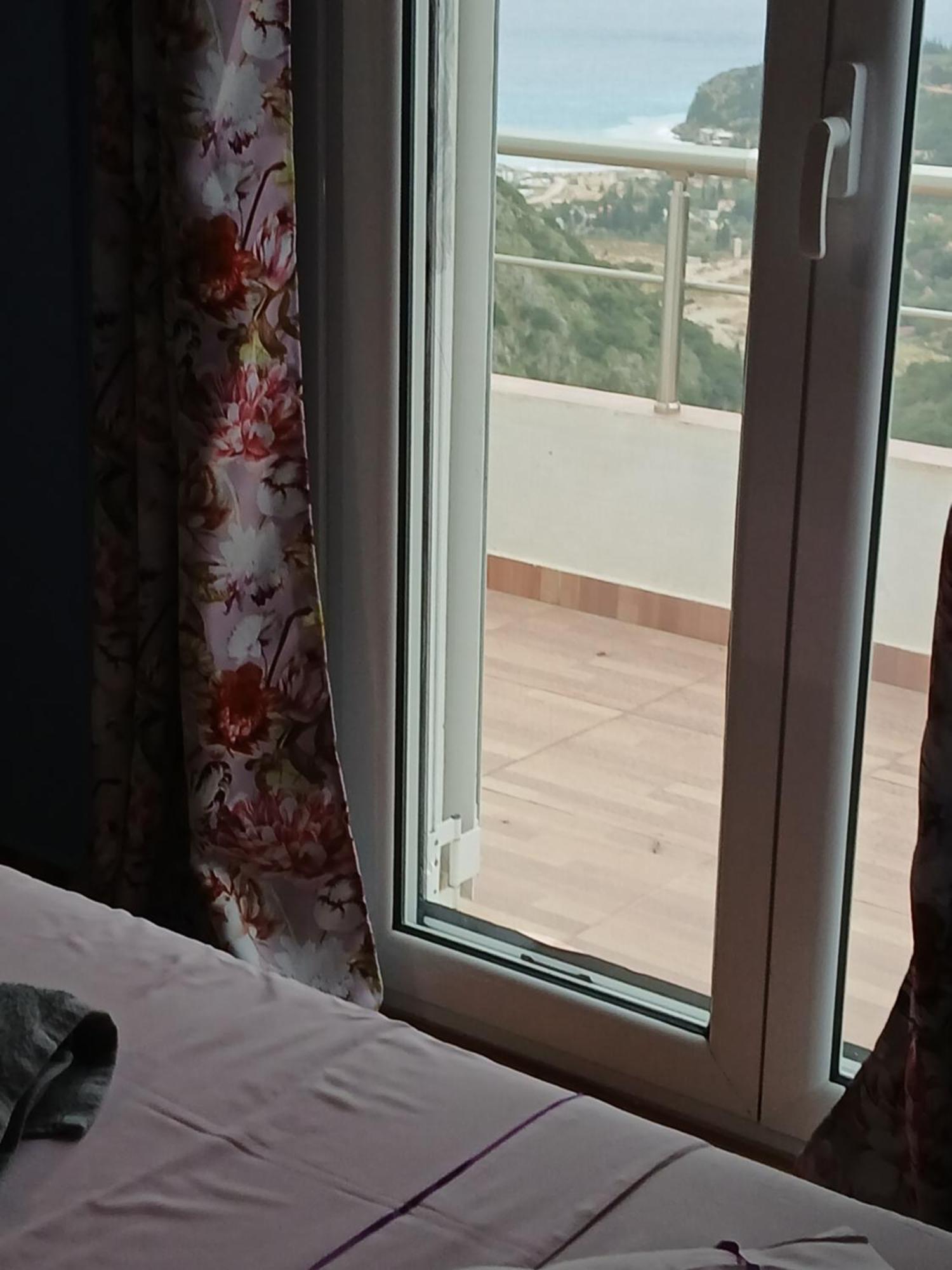 Tolis Rooms Himare Exterior photo